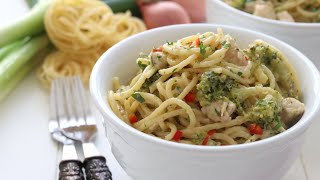 PASTA IN ROOMSAUS MET KIP EN BROCCOLI [upl. by Noitsuj]