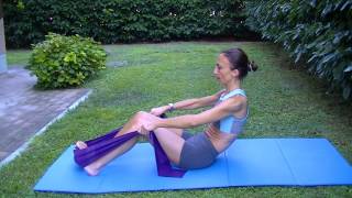 Pilates con lelastico per addominali e braccia [upl. by Nessim]