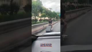 电动行李箱禁止在新加坡在人行道和道路使用？ [upl. by Euginom399]