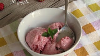 Gelato furbo alla fragola senza panna Il chicco di mais [upl. by Aivirt]