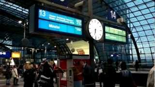 Berlin Hauptbahnhof  360 Grad Sicht am Gleis 13 an einem Abend HD [upl. by Jojo]