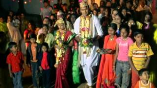 Rasikachya Lagnat  Aavaru Kiti Me  Marathi Wedding Song [upl. by Ayikaz]