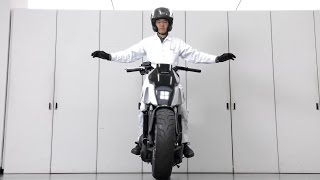 Honda präsentiert selbststabilisierendes Motorrad [upl. by Rayle]