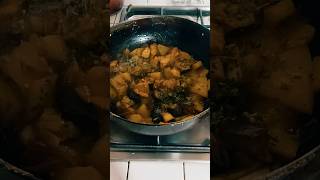 Main banye Aloo baingan ki sabji🤗shortsfeedshortviralshortvideo aloobaingansabzishortsytshorts [upl. by Ynnaj]