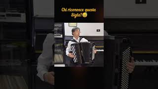 Vediamo chi la riconosce 😅 fisarmonica fisarmonicista accordion accordionist francescomarano [upl. by Hillhouse]