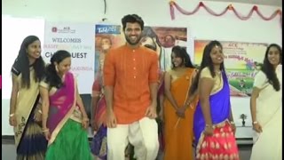 Hero Dance With College Girls  Vijay Devarakonda  Arjun Reddy Movie  Pelli Choopulu  Taja30 [upl. by Anivas]