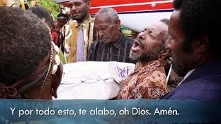 una tribu recibe con lagrimas la biblia por primera vez [upl. by Neukam]