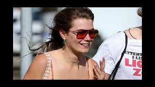 Mia Hewitt has some fun in the sun with her new beau as the lovebirds enjoy a day out at Bondi Beach [upl. by January]