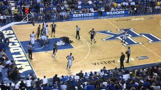 Former Duke Star Christian Laettner Wipes Sweat Off the Rupp Arena Floor [upl. by Leventis]