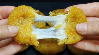 Solo necesitas 3 ingredientes para preparar estas Tortitas de platano rellenas de queso [upl. by Cirnek]