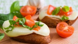 Bruschete cu rosii si mozzarella [upl. by Yelreveb]