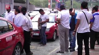 KL taxi protest going mobile [upl. by Essirehs]