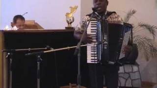 ALPHONSE NZINDOU chante quotSanga Vuvuquot [upl. by Pressey]