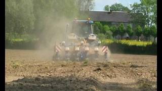 Semis de maïs dans lAvesnois New Holland 8870 herse rotative Alpego amp semoir Monosem 6 rangs [upl. by Herwig]