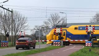 Spoorwegovergang Overberg  Dutch railroad crossing [upl. by Nah1]