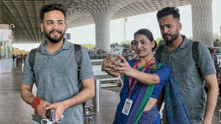 Elvish Yadav Click Selfie With Air Hostess At Airport [upl. by Richia]