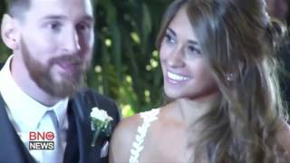 RAW Lionel Messi Shares Kiss With Wife Antonela Roccuzzo After Home Town Wedding in Argentina [upl. by Safire]