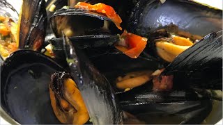 Spaghetti con le cozze ricetta velocissima e buonissima – Primi di pesce [upl. by Oinota]