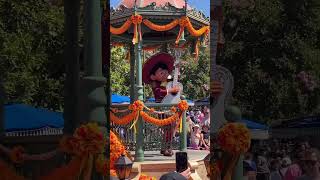 “Magic Happens Parade” COCO disney disneyland pixar coco [upl. by Hsetih]