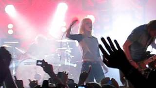 Paramore HAYLEY LOSES VOICE  the Fox Theater in Pomona CA  Decode [upl. by Einnaej]