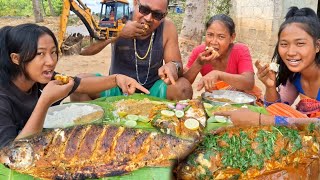 Girl JCB Cooking Fish Fire Roasted 🔥 Fish curry  Family Eating Video 6 KG Fish 🐟 [upl. by Nahrut758]