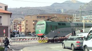 Erba I Passaggio a Livello  Level crossing [upl. by Bandeen]