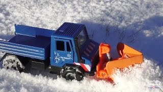 Schneeschieber in Aktion Snow plow in action Chasseneige en action Arado de la nieve en la acción [upl. by Hgielrac]