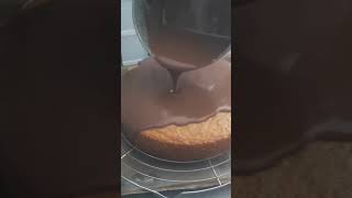 Gâteau au yaourt avec un glaçage chocolat express 😍 [upl. by Inez]