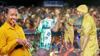 EddyKenzo Ne Nyamutoro Belaze Love Bazinye Amazina ku Stage E Nebbi ku Thanks Giving Ceremony [upl. by Ymmak]