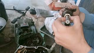 Honda 125 Engine kick spring change  Honda CG 125 kick starter spring [upl. by Nawed559]