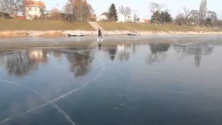 Alte Donau mit Spiegeleis Eislaufen in Wien 2012 [upl. by Orian]