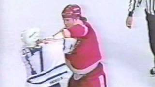 Bob Probert vs Wendel Clark Round 2 Dec 9 1992 [upl. by Nickey]