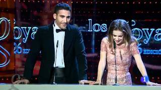 Silvia Abascal muy emocionada presenta los Goya al mejor actor de reparto [upl. by Ydur]