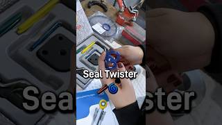 Hydraulikzylinder Stangendichtung montieren mit dem Seal Twister 🥢🌀Sealtool hydraulic shorts [upl. by Pirnot]