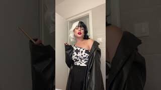 Kostýmcheck 💋🐩 Dnes za Cruell 🖤 halloween cruella 101dalmatians costume [upl. by Esiocnarf]