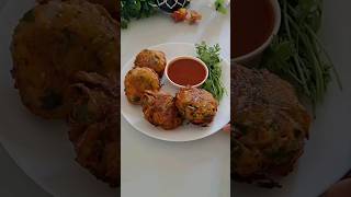 Aloo ke pakoda simple and tasty 😋 aloopakora youtubeshorts shorts pakoda [upl. by Nylcoj]