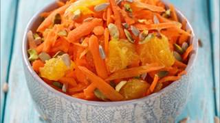 Recette  Salade de carottes à lorange [upl. by Nevuer316]