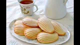 Madeleines maken  Recept  Bettys Kitchen [upl. by Eiroc586]