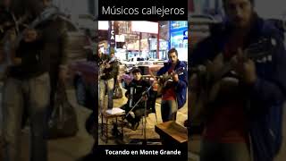 Músicos callejeros tocando en monte grande [upl. by Nospmoht]