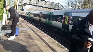 Southern train at Coulsdon South [upl. by Witkin]