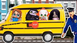 🚌 CHUCKY y sus AMIGOS se ROBAN el BUS ESCOLAR para SALVAR a su PERRITO 🐶  Juguetes Fantásticos [upl. by Bianka]