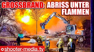 🔥🔥 GROSSBRAND JUGENDZENTRUM im VOLLBRAND 🔥🔥  🚒 Abriss unter Flammen mit Bagger [upl. by Saxon91]