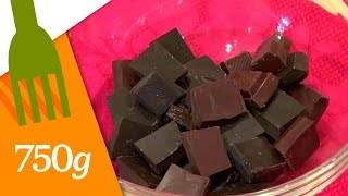 Faire fondre du chocolat au microondes  750g [upl. by Fronniah]