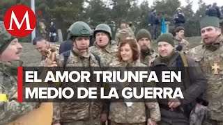 Pareja ucraniana se casa en puesto militar en Kiev [upl. by Talbert]