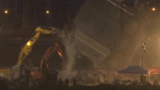 Genova la demolizione di un blocco del ponte crollato il timelapse [upl. by Lisab]