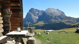 Wandern Südtirol auf der Seiseralm zur Edelweißhütte [upl. by Lane]