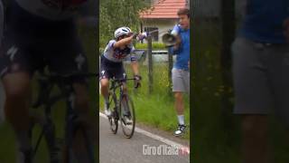 Davide Ballerini splashes water on a fan 😂 giroditalia2023 giroditalia giro [upl. by Colyer]