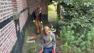 Vrijwilligers aan het werk in de Plantentuin [upl. by Mohl]