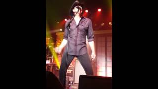 Trace Adkins Hot Mama Live at Hampton Beach Casino [upl. by Lleoj]