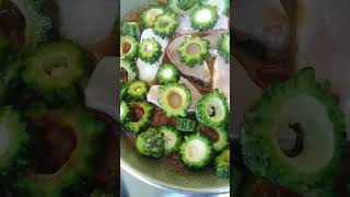 করালা দিয়ে মাছ রান্না food cooking  করালা দিয়ে মাছ recipe  shorts [upl. by Alberta]